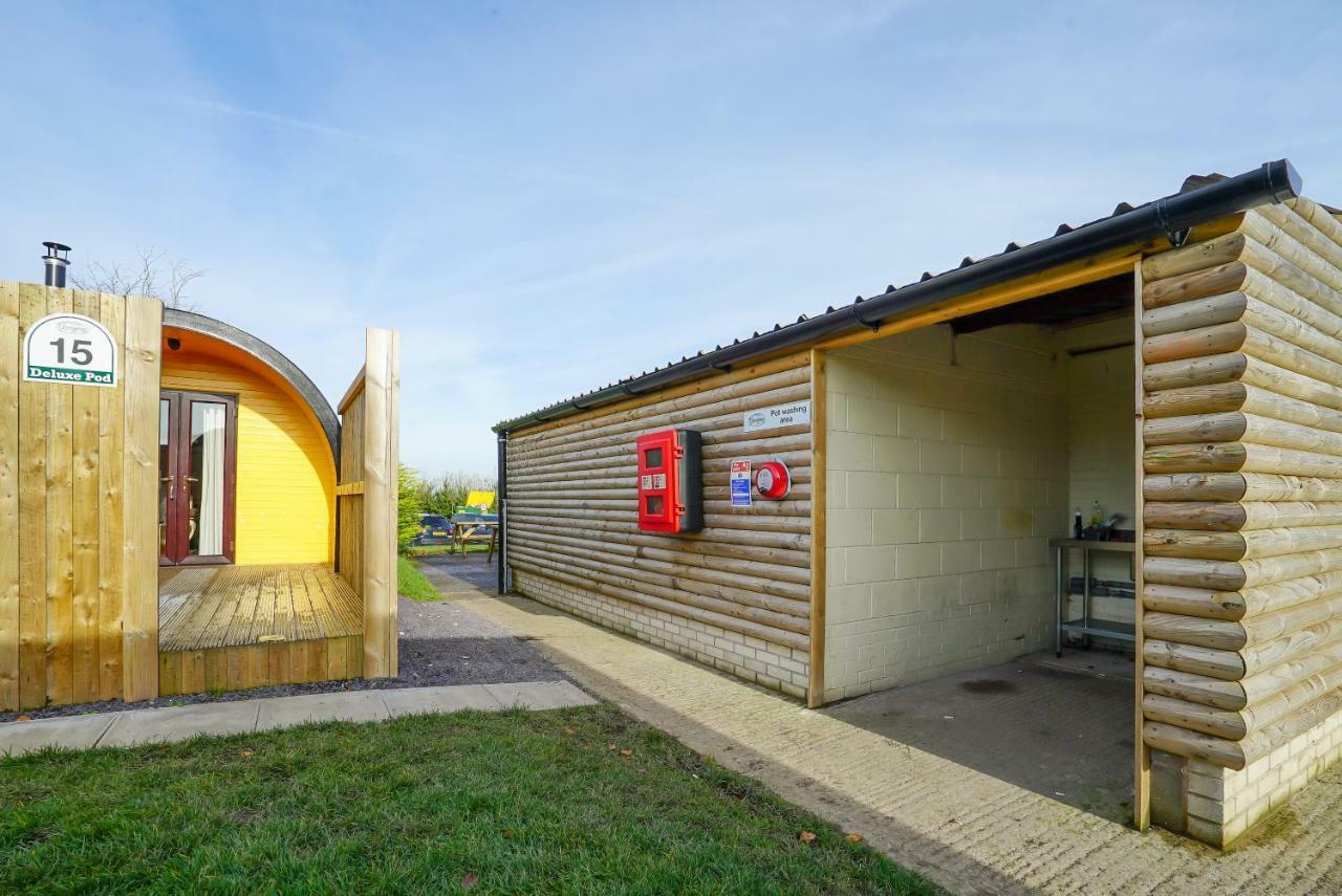 Deluxe Glamping Pod With Hot Tub Hotel Frodsham Exterior foto